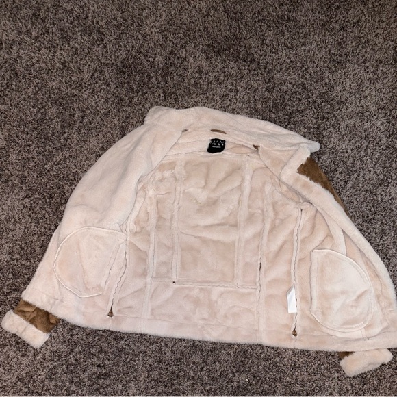 Stylish Tan Faux Shearling Jacket - Picture 2 of 4